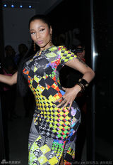 组图：麻辣鸡S曲线表情帝 珍妮花大嘴白裙美呆