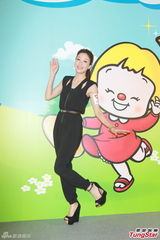 组图：杨怡不和准公公过父亲节 送礼物陪妈妈