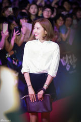 组图：朴有天李钟硕秀智等助阵《鸣梁》