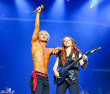 组图：BigBang太阳赤裸上身献唱 好友GD助阵