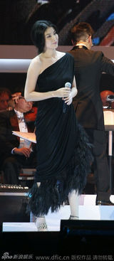 【星装对对碰vol.003】张靓颖羽毛裙撞衫陈慧琳