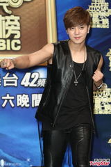 组图：罗志祥向老萧讨生日礼 鬼叫吓傻女记者