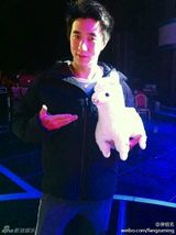 组图：失联好基友！房祖名呆萌私照大盘点