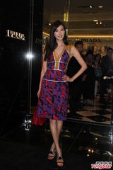 组图：林志玲深V露事业线 称40岁单身真怕了