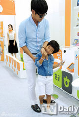 策划：情侣装Out！看明星亲子装激萌来袭