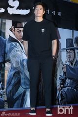 组图：韩星河智苑出席试映会 短裙露粗腿