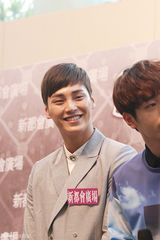 独家：徐康俊率Surprise香港会粉丝赞港女靓