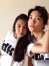 组图：窦靖童短发酷酷哒 与闺蜜合照显亲密