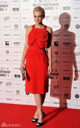 高清组图：凯瑞-穆里根简约打扮现身英国独立电影奖