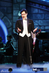 组图：孙浩英《歌剧明星》获胜 严智苑主持礼服抢眼