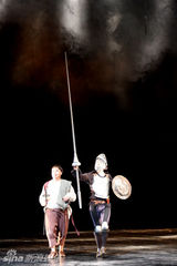 幻灯图：《堂吉诃德》演二轮 孟京辉谢幕连滚带爬