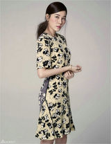 高清图：韩星金荷娜时尚写真 文艺风展淡雅气质