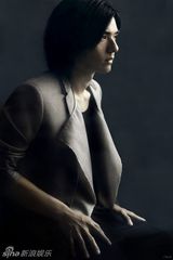 幻灯图：冯德伦登杂志封面 油画质感写真深沉