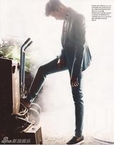 组图：2PM祐荣时尚写真 演绎色彩风情