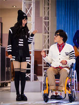 组图：赵露李琦拍《爱青春》MV 戏里戏外秀甜蜜