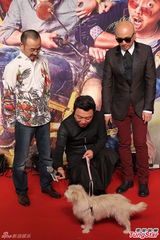 组图：《心花路放》首映 陶虹挽宁浩走红毯