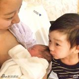 组图：黄觉乐当怪咖奶爸 儿子帅气女儿萌趣