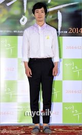 组图：《庆州》媒体首映 申敏儿复古花裙惹眼