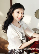 组图：景甜杂志画报化身优雅舞者灵动可人