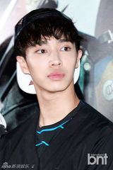 组图：《X战警》韩国试映 BEAST搞怪助阵