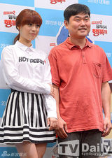 组图：KARA许英智献声动漫 白衬衫显可爱