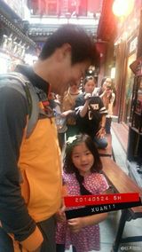 组图：韩版《爸爸》中国行 上海香港两地遭围观