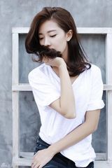 组图：菅韧姿曝清新帅气写真 显干练清爽气质