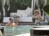 组图：萨科齐与夫人鸳鸯戏水 布吕尼大秀比基尼