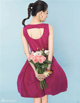 组图：徐璐羞涩捧花拍大片 马卡龙少女甜美袭人