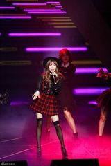 独家：少女时代TTS热辣献唱 下叉劈腿秀舞功