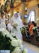 组图：周迅拍新片披婚纱 钟汉良耍帅跑车抢镜