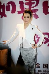 组图：毛阿敏揽董文华亲密合影 嘟嘴吻小粉丝