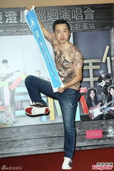 组图：多变哈林(庾澄庆)唱金曲 登小巨蛋万人同欢