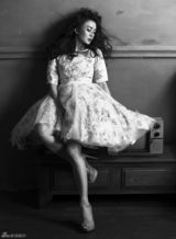 组图：秦岚封面大片曝光 演绎浪漫女人极致妩媚