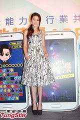 组图：周秀娜露美背不理会与前度复合传闻