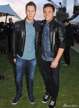 组图：跳水王子戴利与男友车库激吻旁若无人