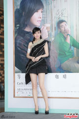 组图：不老女神！周慧敏秀美腿 望再合作九把刀