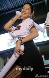 组图：韩国艺人CLARA(李成敏)性感造型亮相棒球比赛现场