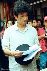 组图：《逆爱》骆达华变犀利哥 闹市飙戏李天翔