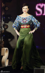 组图：杨恭如耿乐等众星盛装出席时尚盛典