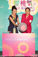 组图：辣妈林嘉欣强调已封肚 欲带女儿慈善探访