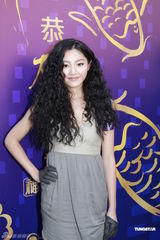 组图：陈伟霆体验美味人生 感叹与阿Sa度假遭偷拍