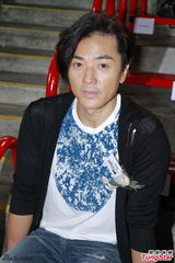 组图：郑伊健有意延长婚事筹备时间 望多祝福