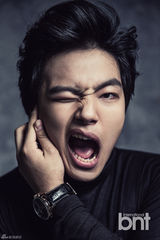 高清：韩星吕珍九时尚大片 游走于少年男人之间