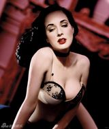 组图：脱衣舞娘蒂塔情趣闺房探秘 生活香艳奢华