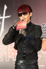 高清组图：魏晨新碟发布否认整容 前往医院乃体检