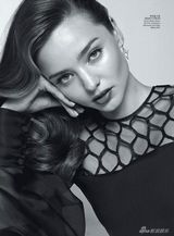 组图：米兰达-可儿最新时尚大片 裸背小秀乳沟