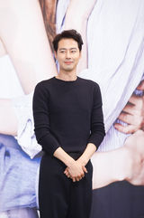 组图：孔孝真带伤上阵携赵寅成宣传新剧