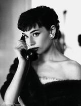 组图：奥黛丽-赫本大量罕见照曝光 生活中纯美如女神