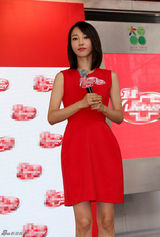 组图：白百何倡导环保理念  公益活动不换衣